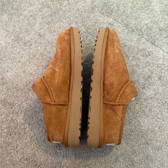 UGG Classic Slippers - Picture 2 of 8